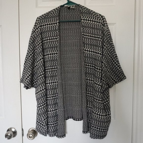 2/$30 H&M Long Black & White Cardigan - Picture 1 of 2
